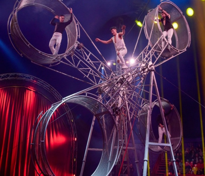 Aqua Circus高空馬戲表演