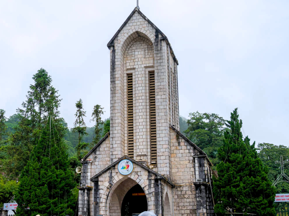 沙壩教堂、愛情廣場