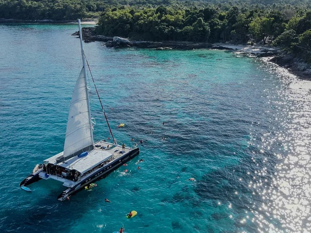 雙體風帆船音樂派對、跳島(珊瑚島+皇帝島)