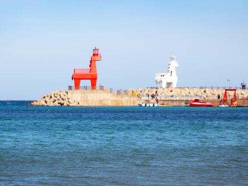紅白馬燈塔+彩虹海岸道路