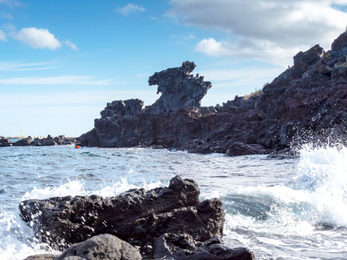 彩妝名品館+龍頭岩